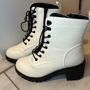 Black & White Combat Boots Women’s Size 7 Chunky Platform Grunge